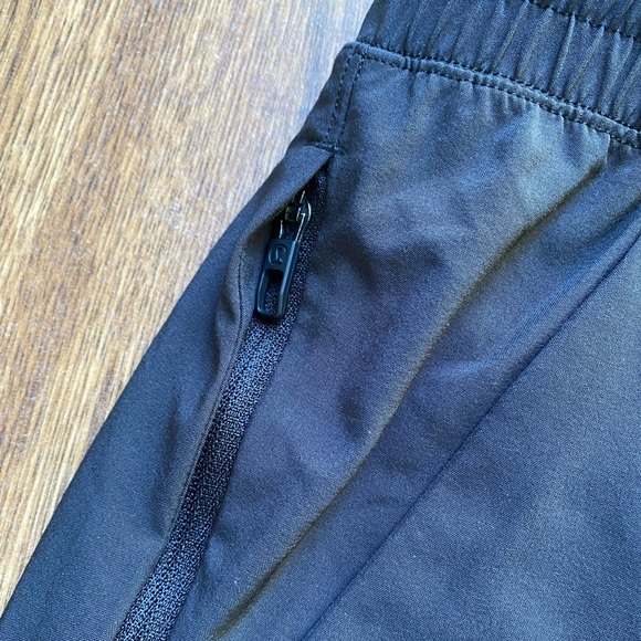 Mens Lululemon Pacemaker Shorts - Picture 2 of 3